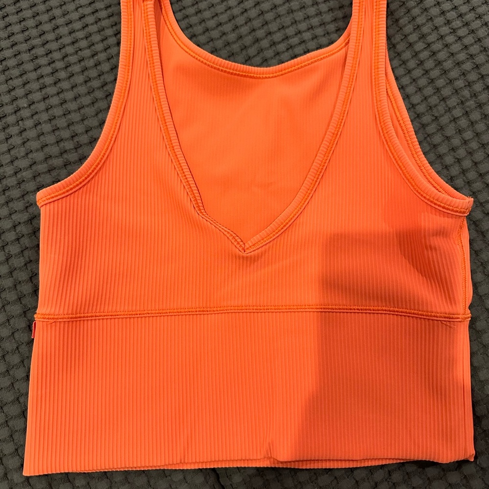 Lululemon Power Pivot Tank - size 4 - Picture 3 of 5